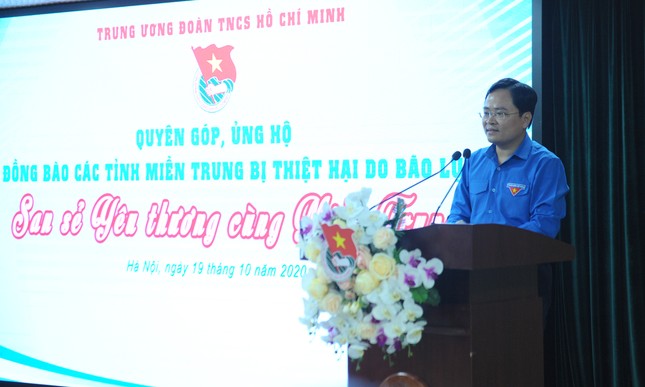 T.Ư Đoàn quyên góp hơn 20 tỉ đồng hỗ trợ đồng bào miền Trung bị lũ lụt ảnh 1