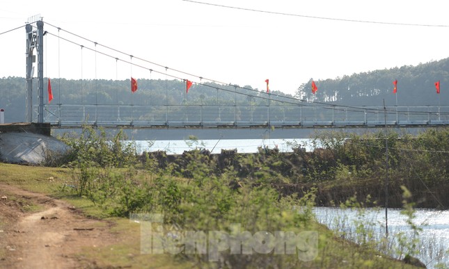 Cung đường Tiền Phong Marathon rợp cờ đỏ sao vàng và thanh âm cồng chiêng đại ngàn ảnh 2