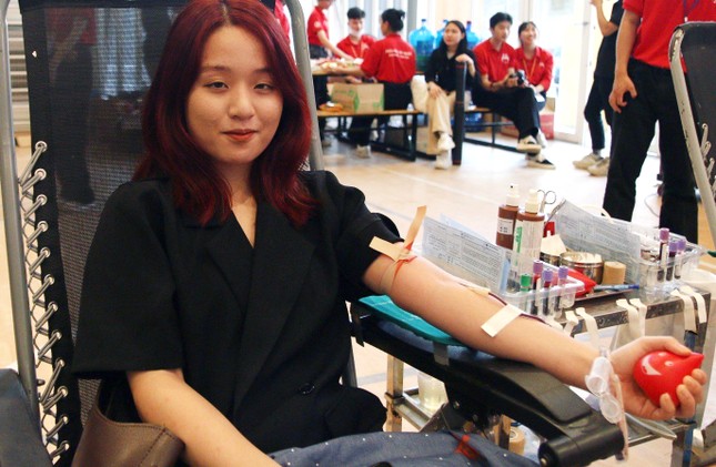 Sinh viên Kiến trúc Hà Nội hào hứng hiến máu thắp sáng trái tim hồng ảnh 5