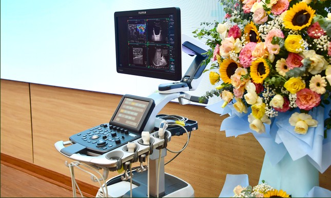 Tặng máy siêu âm tích hợp công nghệ AI cho 10 bệnh viện tuyến huyện vùng khó khăn ảnh 5