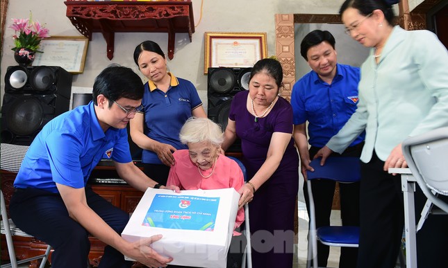 Bí thư thứ nhất T.Ư Đoàn: Thế hệ trẻ hiểu giá trị hòa bình và biết ơn cống hiến của thế hệ cha anh ảnh 13