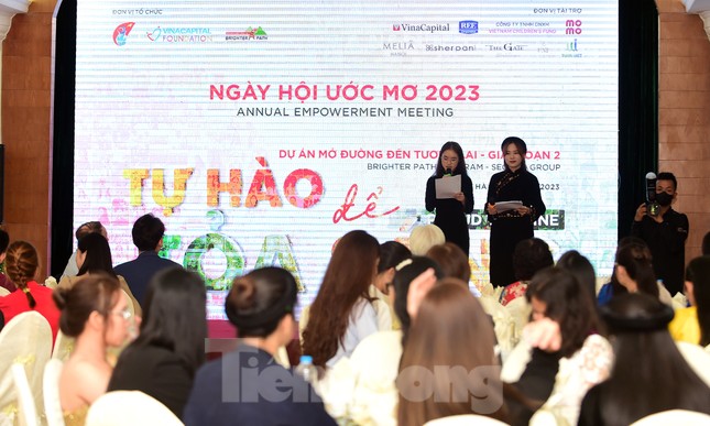 Tuyên dương 49 nữ sinh dân tộc thiểu số vượt khó học giỏi ảnh 1