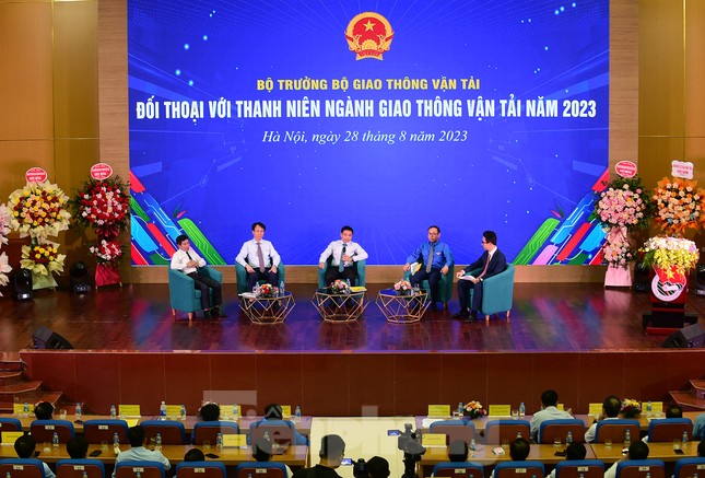 Trẻ hóa đội ngũ cán bộ để thực hiện thành công chuyển đổi số ảnh 5