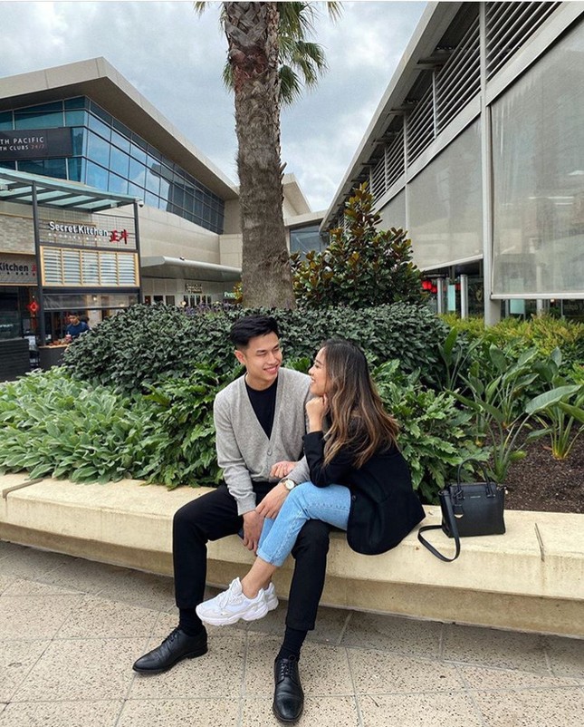 Chuyện yêu xa của gái xinh và hot boy bóng rổ: Về nước chơi bất ngờ không báo trước, bạn trai ngã ngửa ra xong chạy trốn - Ảnh 6. Chuyện yêu xa của gái xinh và hot boy bóng rổ: Về nước chơi bất ngờ không báo trước, bạn trai ngã ngửa ra xong chạy trốn - Ảnh 6.