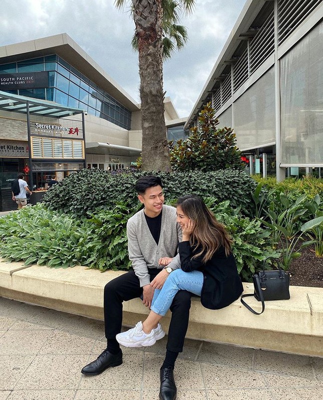Chuyện yêu xa của gái xinh và hot boy bóng rổ: Về nước chơi bất ngờ không báo trước, bạn trai ngã ngửa ra xong chạy trốn - Ảnh 6. Chuyện yêu xa của gái xinh và hot boy bóng rổ: Về nước chơi bất ngờ không báo trước, bạn trai ngã ngửa ra xong chạy trốn - Ảnh 6.