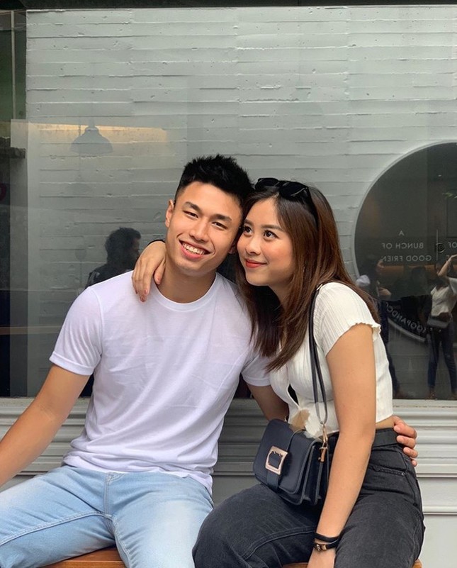 Chuyện yêu xa của gái xinh và hot boy bóng rổ: Về nước chơi bất ngờ không báo trước, bạn trai ngã ngửa ra xong chạy trốn - Ảnh 5. Chuyện yêu xa của gái xinh và hot boy bóng rổ: Về nước chơi bất ngờ không báo trước, bạn trai ngã ngửa ra xong chạy trốn - Ảnh 5.