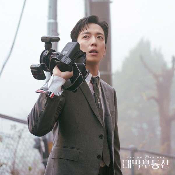 Cuối cùng, “mối tình chị em” của Jang Nara và Jung Yong Hwa cũng được “phanh phui“ ảnh 3