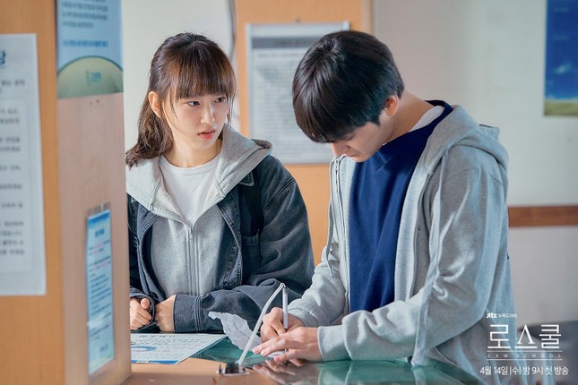 Hình ảnh mới nhất của Kim Bum và Ryu Hye Young khiến đông đảo trái tim netizens “chao đảo“ ảnh 4