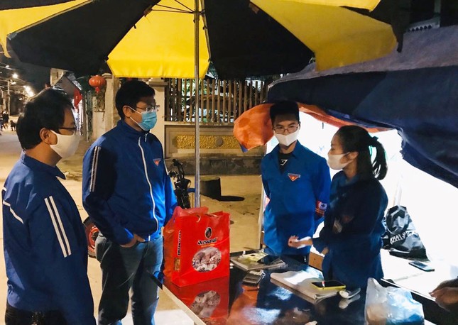 Thanh niên trực xuyên đêm nơi cửa ngõ Thủ đô ảnh 3