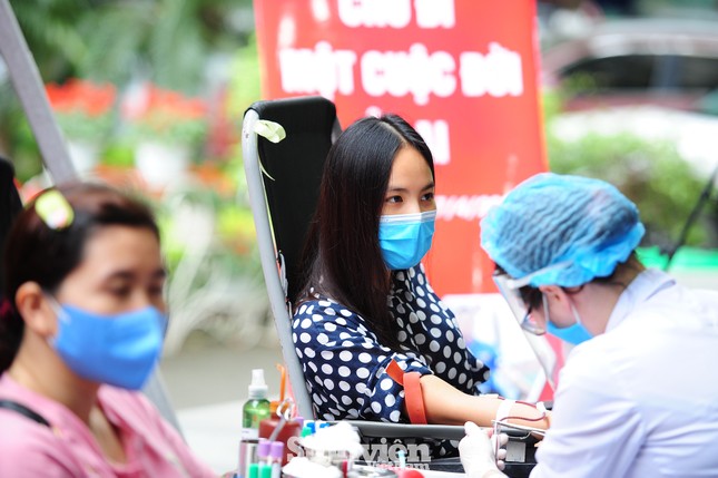 Các nghệ sĩ Lan Hương, Tự Long, Xuân Bắc cùng tham gia hiến máu mùa COVID-19 ảnh 5