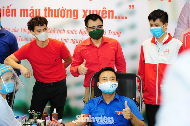 Các nghệ sĩ Lan Hương, Tự Long, Xuân Bắc cùng tham gia hiến máu mùa COVID-19 ảnh 1