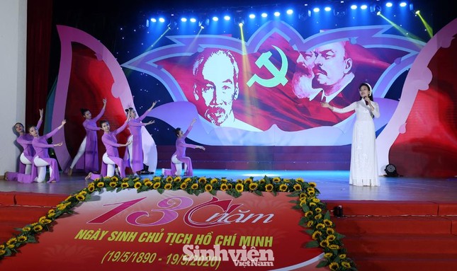 Hà Nội tuyên dương 90 đảng viên trẻ làm theo lời Bác ảnh 7