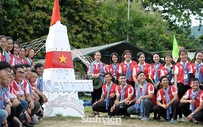 Tìm kiếm ý tưởng về bảo vệ chủ quyền và phát triển biển, đảo của Tổ quốc trong sinh viên ảnh 3