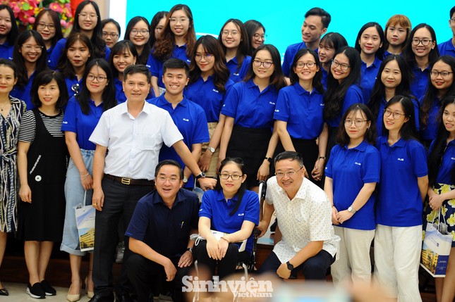 Hiệu trưởng sinh viên được hiệu trưởng trường đại học vinh danh ảnh 3