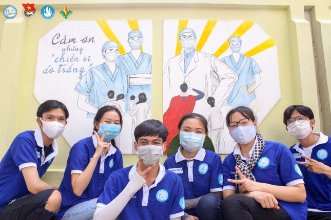 “Chiến sĩ áo trắng” xuất hiện trong chiến dịch “phủ xanh” ký túc xá ảnh 1