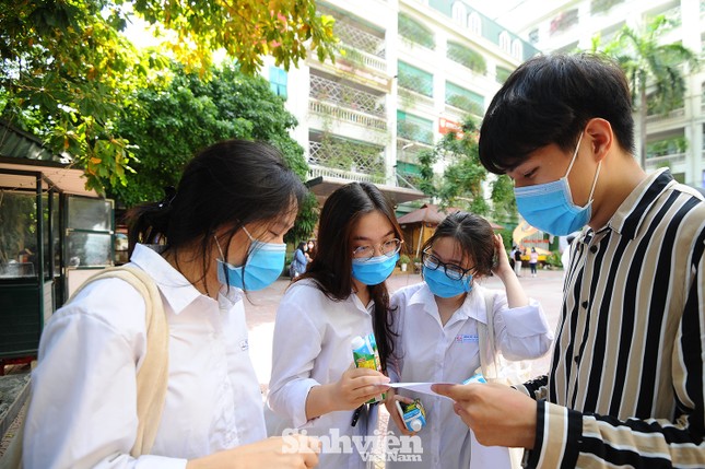 Công bố đề tham khảo kỳ thi tốt nghiệp THPT năm 2021 ảnh 1