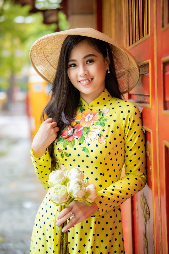 18 tuổi Hoa khôi Sinh viên từng bán trà sữa và đi dạy thêm ảnh 1