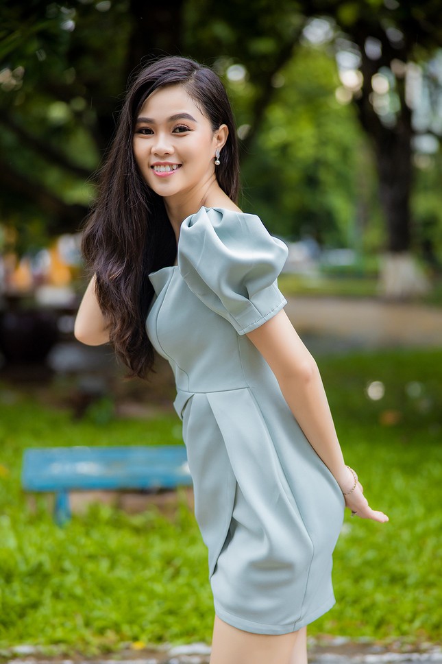 18 tuổi Hoa khôi Sinh viên từng bán trà sữa và đi dạy thêm ảnh 2