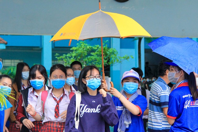 Hỗ trợ thí sinh và người nhà phù hợp khi dịch COVID-19 đang diễn biến phức tạp ảnh 1