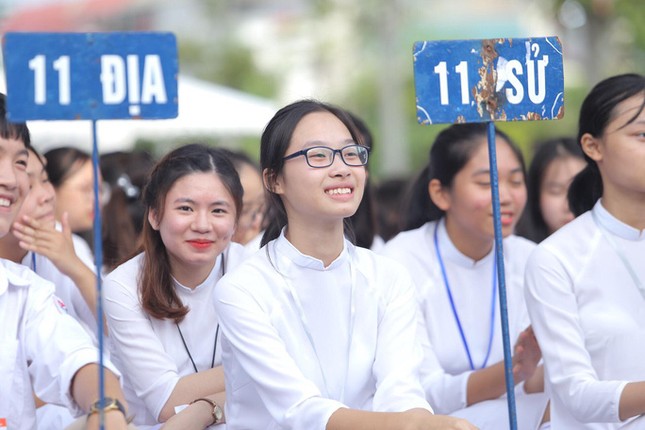 Bộ GD - ĐT chấn chỉnh các khoản thu đầu năm học 2020 - 2021 ảnh 1