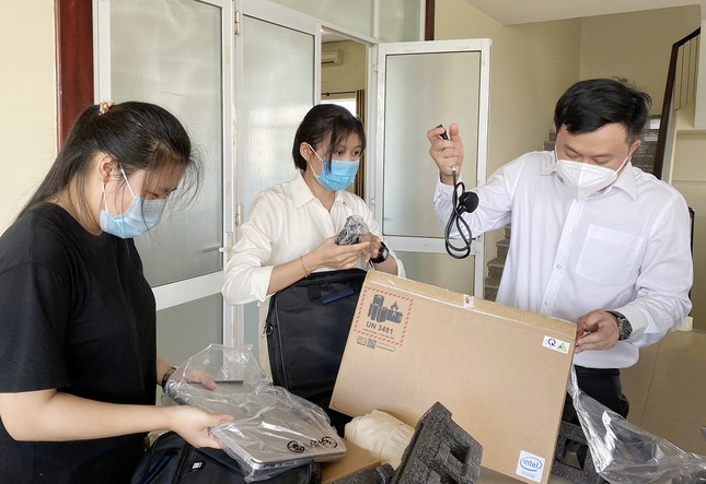 Trao 70 máy tính đến sinh viên có hoàn cảnh khó khăn tại Đà Nẵng và Quảng Nam ảnh 2