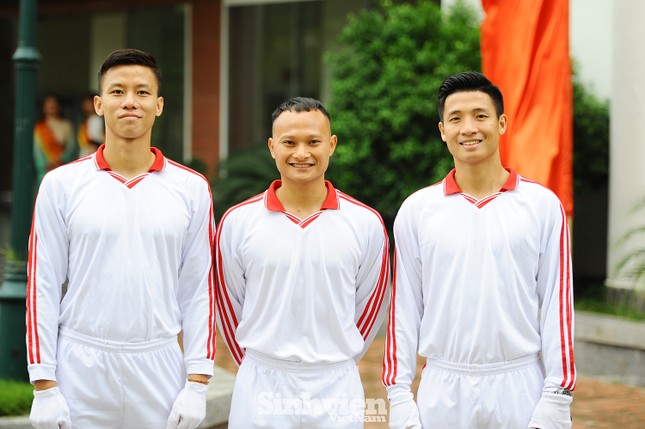Trọng Hoàng, Bùi Tiến Dũng, Quế Ngọc Hải trở thành tân sinh viên ảnh 1