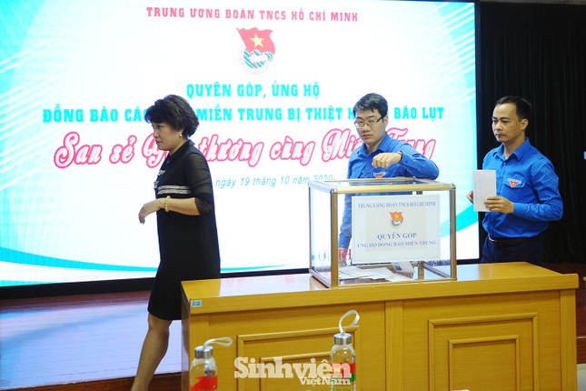 T.Ư Đoàn quyên góp ủng hộ đồng bào miền Trung hơn 20 tỉ đồng ảnh 2
