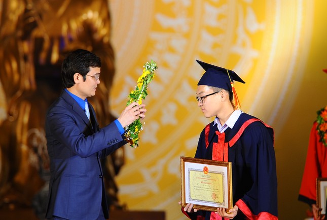 Khen thưởng 1,3 tỷ đồng cho học sinh, sinh viên Hải Phòng ảnh 2