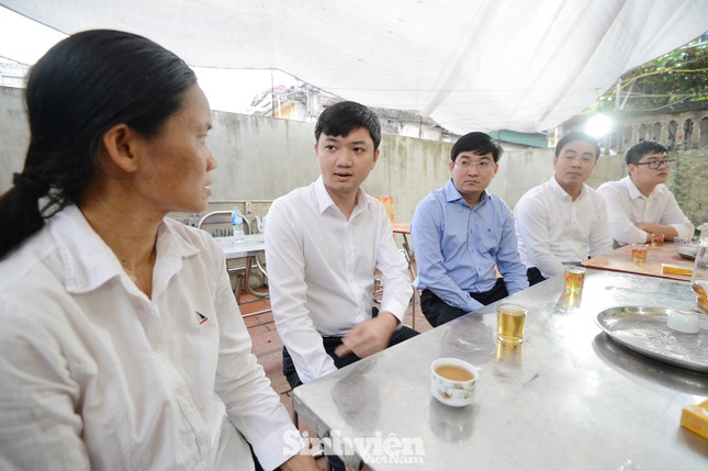T.Ư Hội Sinh viên Việt Nam thăm hỏi gia đình nữ sinh viên Ngân hàng bị sát hại ảnh 2