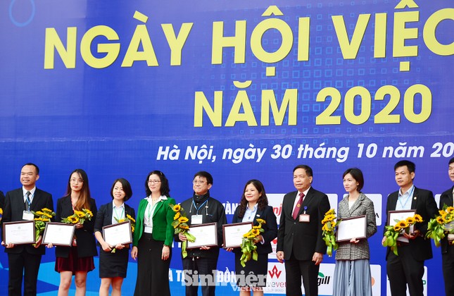 Gần 4.000 chỉ tiêu việc làm được tuyển dụng trong Ngày hội việc làm 2020 ảnh 3