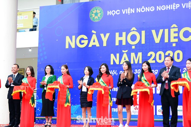 Gần 4.000 chỉ tiêu việc làm được tuyển dụng trong Ngày hội việc làm 2020 ảnh 1