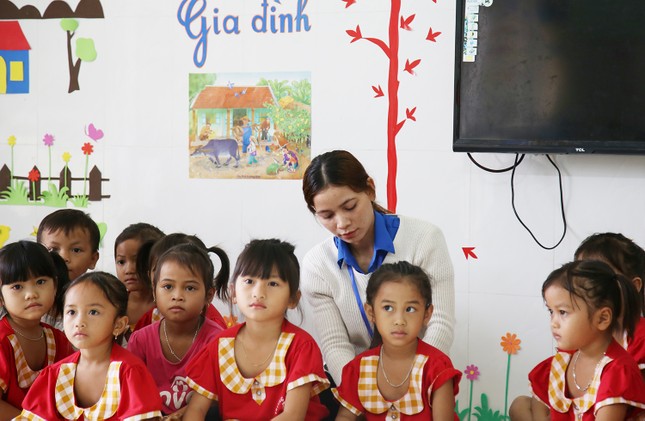 Niềm vui của cô giáo trẻ vùng cao là thấy các em đến lớp đông đủ ảnh 3