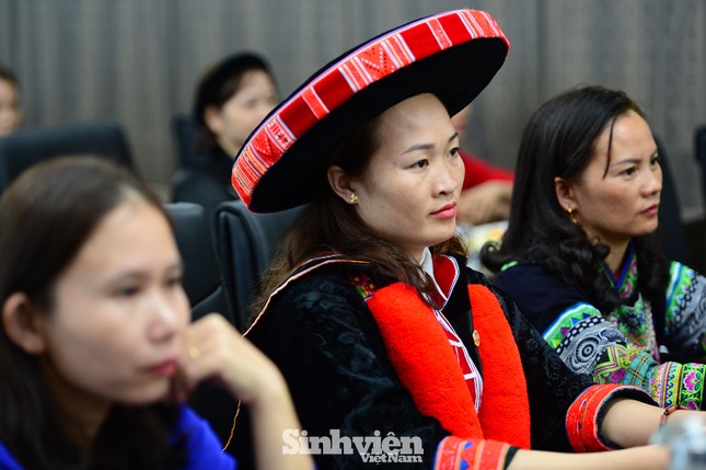 Nhiều thầy, cô giáo đã hy sinh cả tuổi trẻ để chăm lo cho học sinh như con em mình ảnh 6