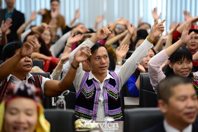 Nhiều thầy, cô giáo đã hy sinh cả tuổi trẻ để chăm lo cho học sinh như con em mình ảnh 5