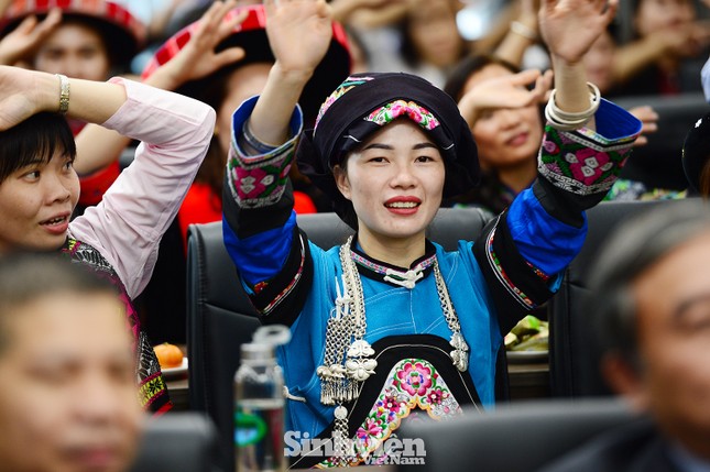 Nhiều thầy, cô giáo đã hy sinh cả tuổi trẻ để chăm lo cho học sinh như con em mình ảnh 4