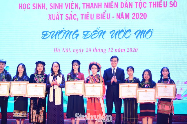 Tuyên dương 145 học sinh, sinh viên, thanh niên dân tộc thiểu số tiêu biểu ảnh 6