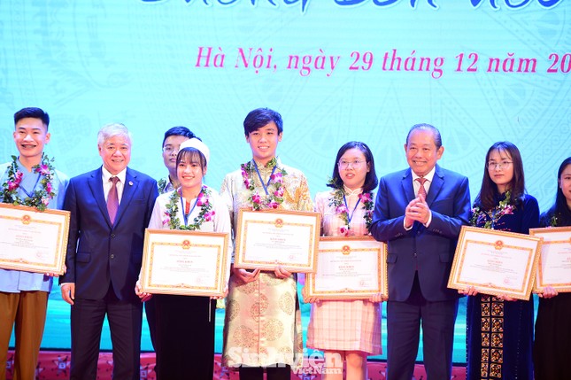 Tuyên dương 145 học sinh, sinh viên, thanh niên dân tộc thiểu số tiêu biểu ảnh 1