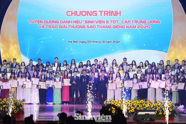 Tuyên dương 198 cá nhân và 24 tập thể “Sinh viên 5 tốt” cấp T.Ư ảnh 6