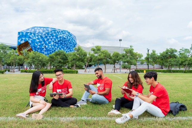 Học sinh Việt Nam có cơ hội nhận học bổng Đại sứ Vương quốc Anh trị giá gần 1 tỉ đồng ảnh 1
