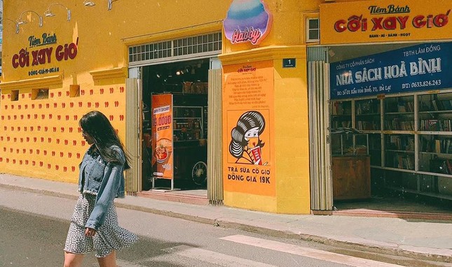 Bức tường vàng ở Đà Lạt trở lại thu hút nhiều bạn trẻ “Check-in“ ảnh 1