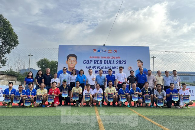 Sôi nổi giải bóng đá 7 người dành cho thanh niên công nhân Đồng bằng Sông Tiền ảnh 2