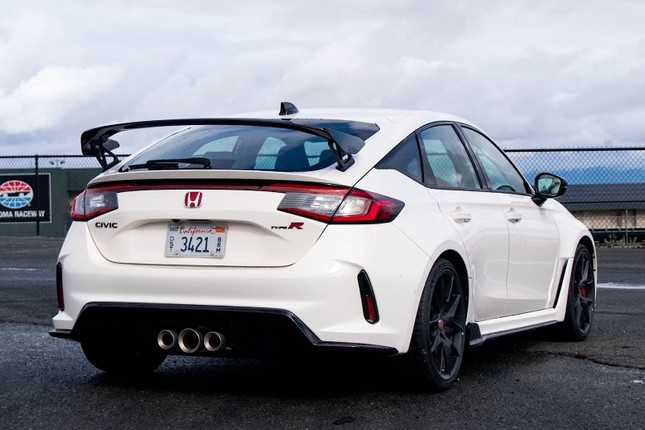 Honda tạm ngừng bán Civic Type R 2023 ảnh 1