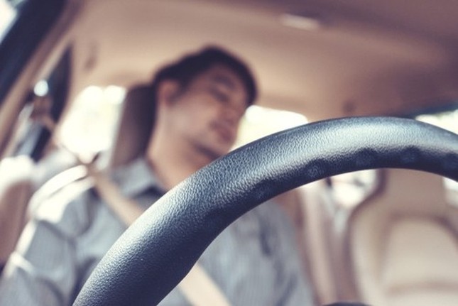 Chuyên gia phân tích mối nguy hiểm khi bật điều hòa ngủ trong ô tô ảnh 1