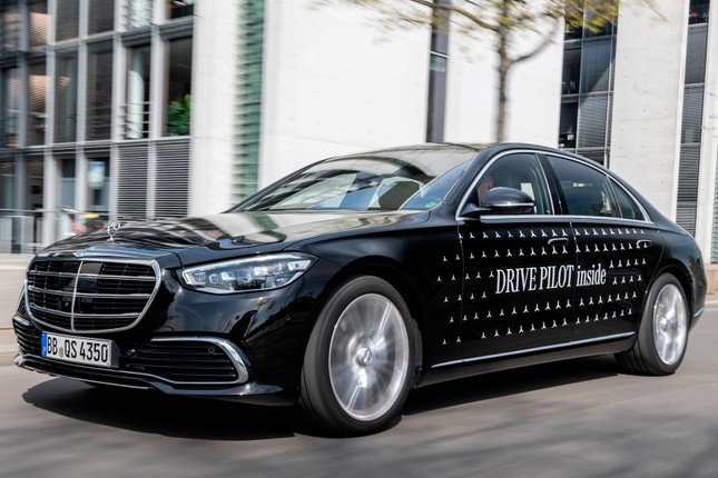 Mercedes-Benz vượt qua Tesla về hệ thống lái xe tự động ảnh 1