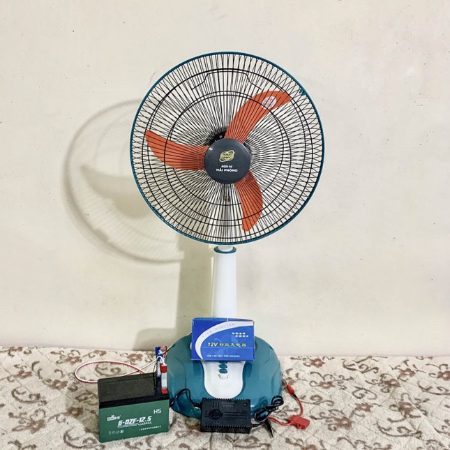 Mất điện khiến nhiều người phải chuyển việc từ làm ban ngày sang đêm ảnh 2