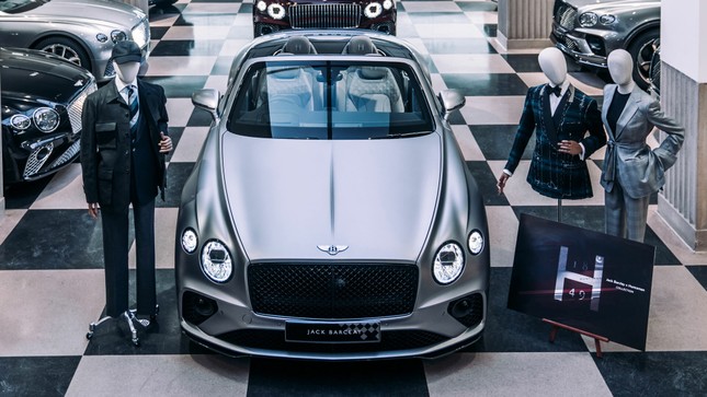 Lộ thông tin về xe điện đầu tiên của Bentley ảnh 2