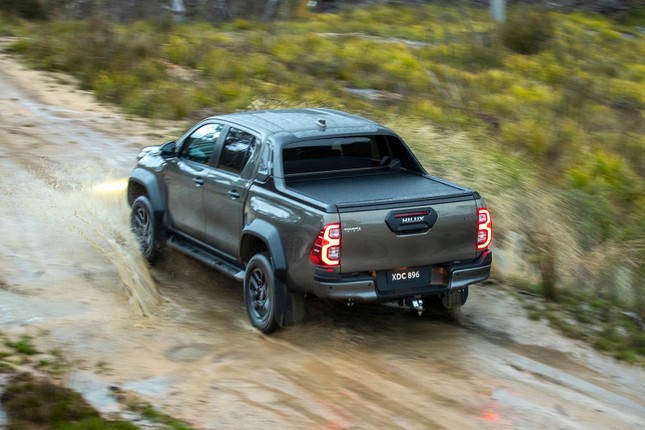 Toyota Hilux 2024 thêm biến thể hoàn toàn mới ảnh 2