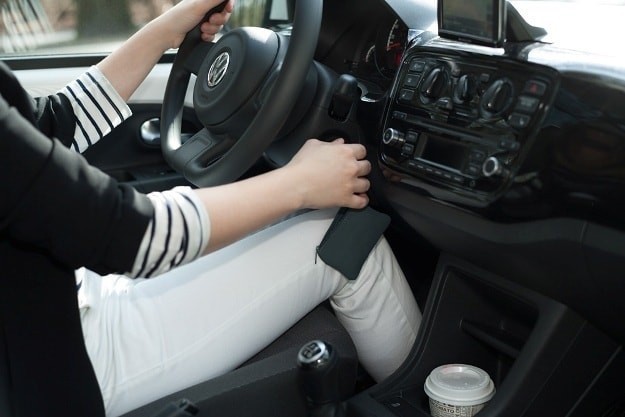 Những sai lầm phổ biến phụ nữ thường mắc khi lái ô tô ảnh 1