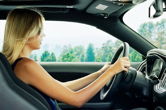 Những sai lầm phổ biến phụ nữ thường mắc khi lái ô tô ảnh 2