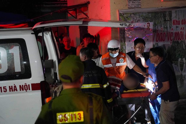 Cháy dữ dội ở chung cư Hà Nội, nhiều người la hét kêu cứu trong đêm ảnh 14